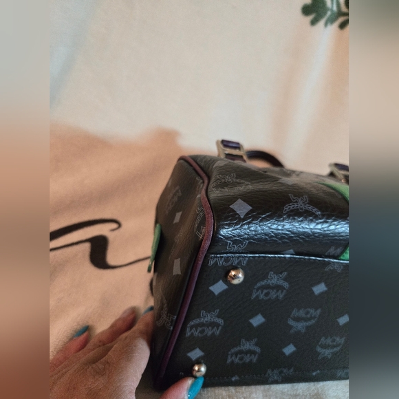 💯 Authentic MCM Black & Purple Visetos Princess Lion Boston Bag - Picture 13 of 16